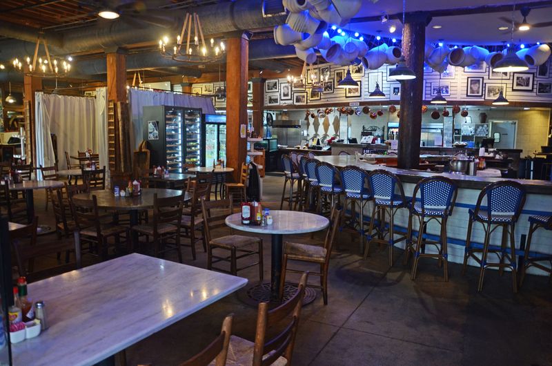 Alabama Seafood Joints Where The Lobster Roll Is The Main Event - Decor Hint The Fish Market Restaurant