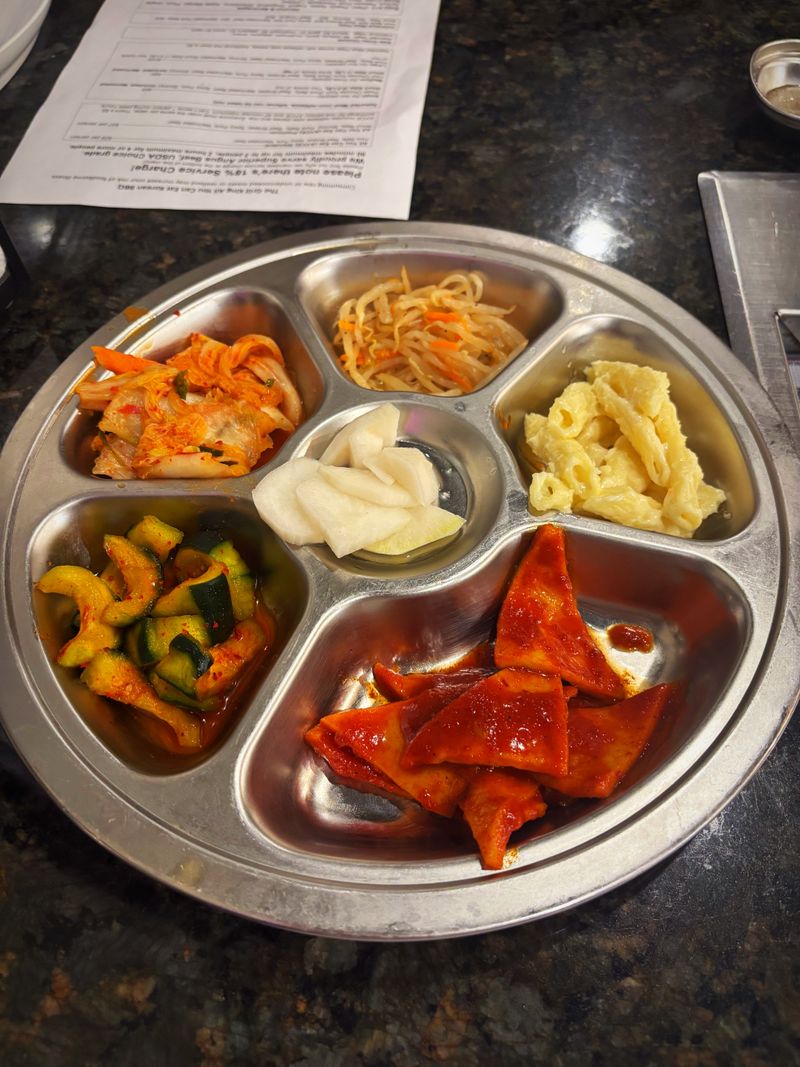 Foodies Flock To This Washington All-You-Can-Eat Spot For A Reason - Decor Hint Six Side Dishes That Steal The Show