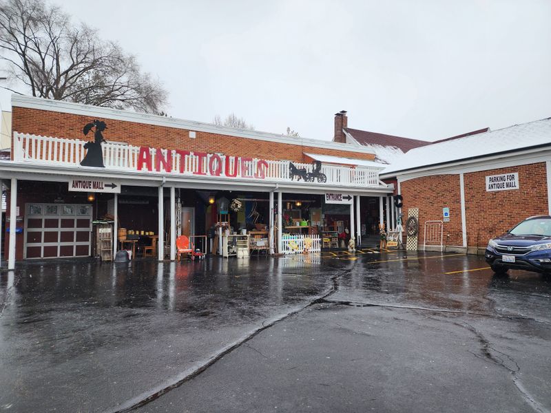 Crystal Lake Antique Mall