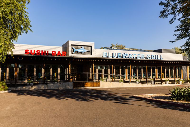 15 Arizona Seafood Shacks Only Locals Know Serving Fresh Flavor In The Desert - Decor Hint Bluewater Grill