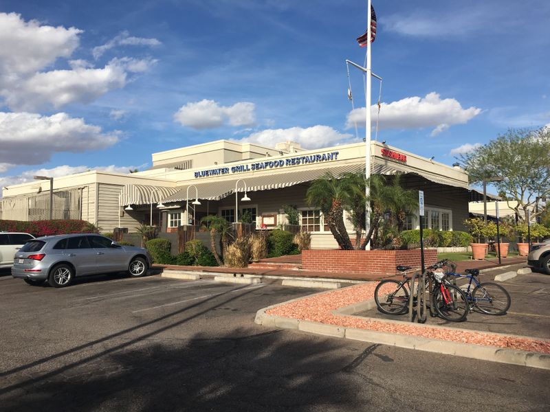 8 Arizona Lobster Roll Joints Proving Fresh Seafood Isn't Just For Coasts - Decor Hint Bluewater Grill