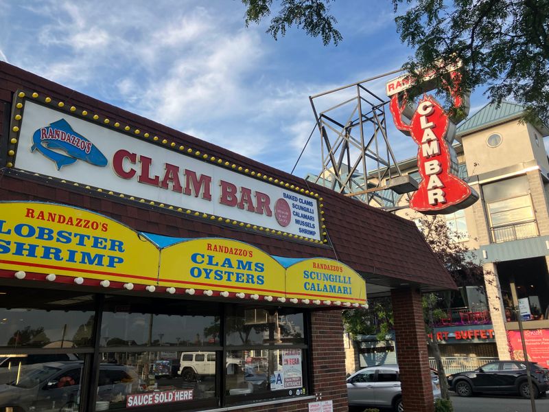 15 New York Delis You Can't Miss For The Best Fried Fish Sandwiches In Town - Decor Hint Randazzo's Clam Bar