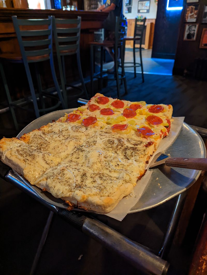 Pennsylvania Pizzerias That Outsell The Big Chains Among Locals - Decor Hint Salerno's Cafe
