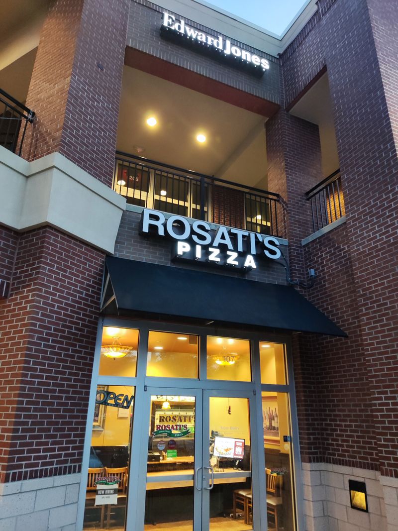 These 15 Family Owned Restaurants In Illinois Have Been Around For Four Generations And Are More Popular Than Ever - Decor Hint Rosati's Pizza