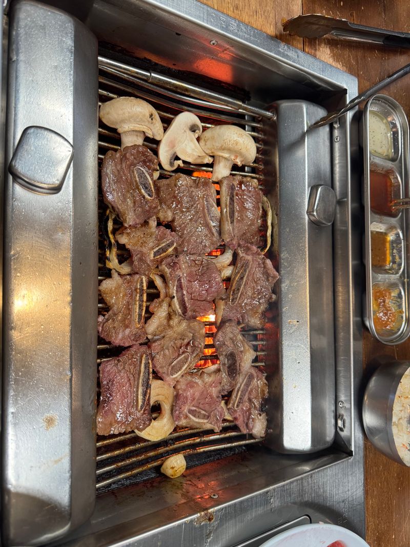 Foodies Flock To This Washington All-You-Can-Eat Spot For A Reason - Decor Hint All You Can Eat Buffet That Actually Delivers