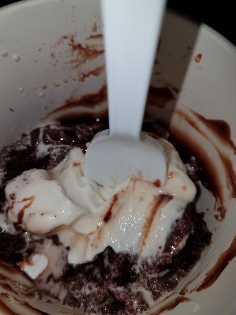 This Maine Ice Cream Stand Remains Open Year-Round And Locals Wouldn't Have It Any Other Way - Decor Hint Soft Serve Options Available