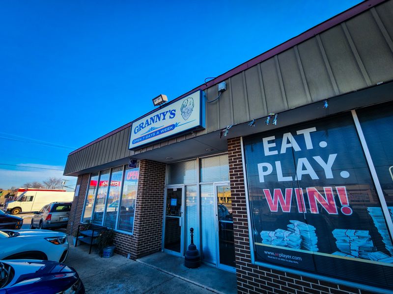 Mississippi Buffets Serving Fried Chicken That Feels Straight Out Of Church Potluck - Decor Hint Granny's Country Kitchen