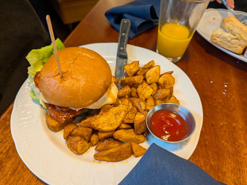 14 Oregon-Based Family-Owned Fried Chicken Spots You Can't Miss For Ultimate Comfort Food - Decor Hint Screen Door