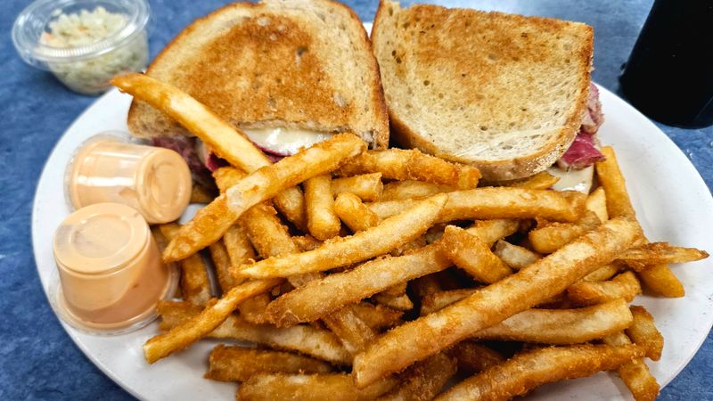 11 Florida Bagel Shops So Popular They're Emptied Out Before Noon - Decor Hint Bagel Snack