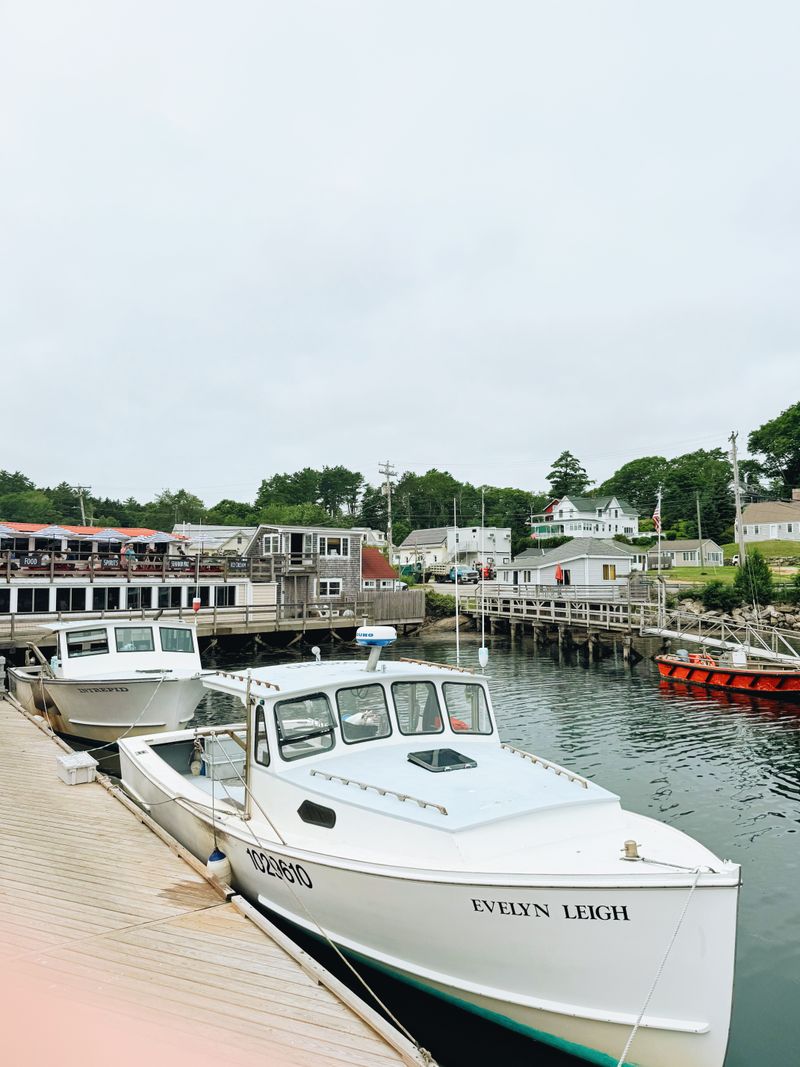 17 New England Seafood Restaurants In Maine Only Locals Know And Love For Authentic Coastal Dining - Decor Hint Robinson's Wharf