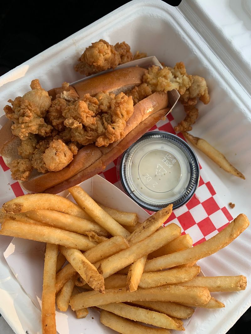 17 New England Seafood Restaurants In Maine Only Locals Know And Love For Authentic Coastal Dining - Decor Hint Lords Clam Box