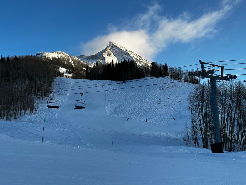 18 Colorado Ski Resorts & Mountain Towns That Promise The Ultimate Winter Escape - Decor Hint Crested Butte Mountain Resort