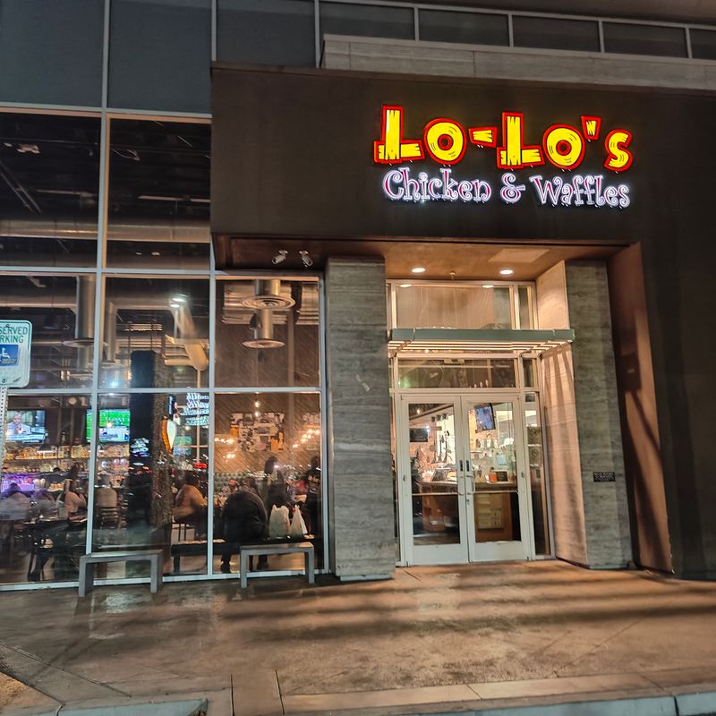 Lo-Lo's Chicken & Waffles