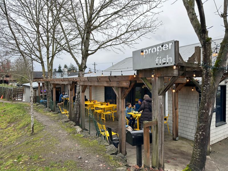 15 Washington Eateries Where The Fried Fish Plate Is The Star Of The Menu - Decor Hint Proper Fish