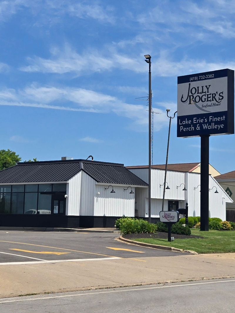 Jolly Roger Seafood House – Port Clinton