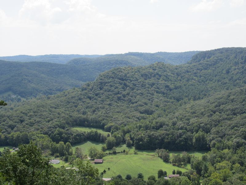 A Quaint Kentucky Town Made For A Peaceful Weekend Escape - Decor Hint Indian Fort Mountain Trail System