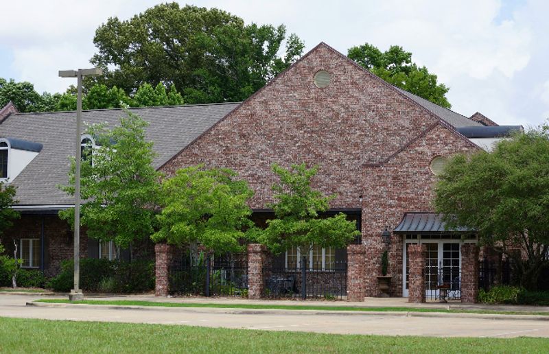 Mississippi's Best Fried Fish Joints Locals Refuse To Give Up - Decor Hint Shapley's Restaurant