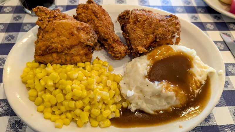 Why This Iowa All-You-Can-Eat Buffet Is Worth The Road Trip - Decor Hint Signature Fried Chicken That Locals Crave