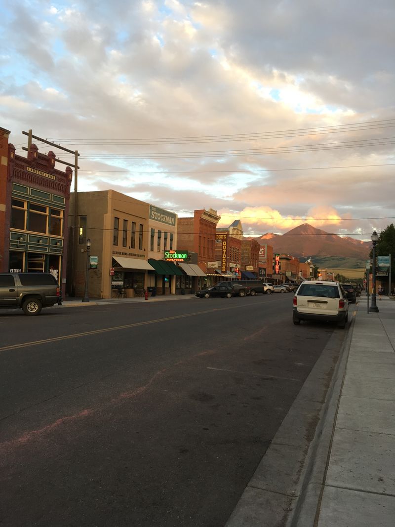 Charming Montana Towns Perfect For A Scenic, Relaxing 2026 Getaway - Decor Hint Livingston