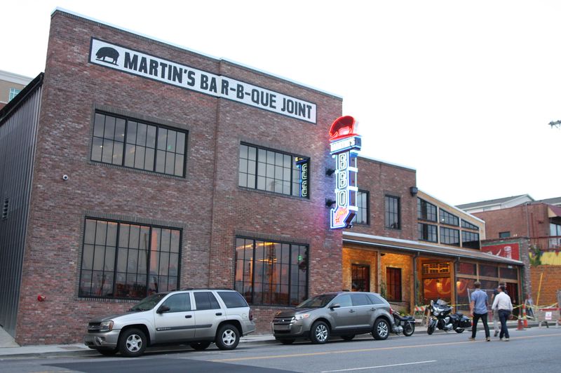 16 Iconic Tennessee Restaurants Where Locals And Tourists Alike Can't Resist - Decor Hint Martin's Bar-B-Que Joint