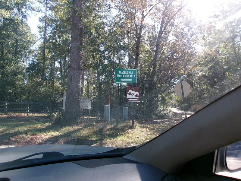 Georgia Roads With Eerie Legends You Don't Want To Face At Night - Decor Hint Trader's Hill