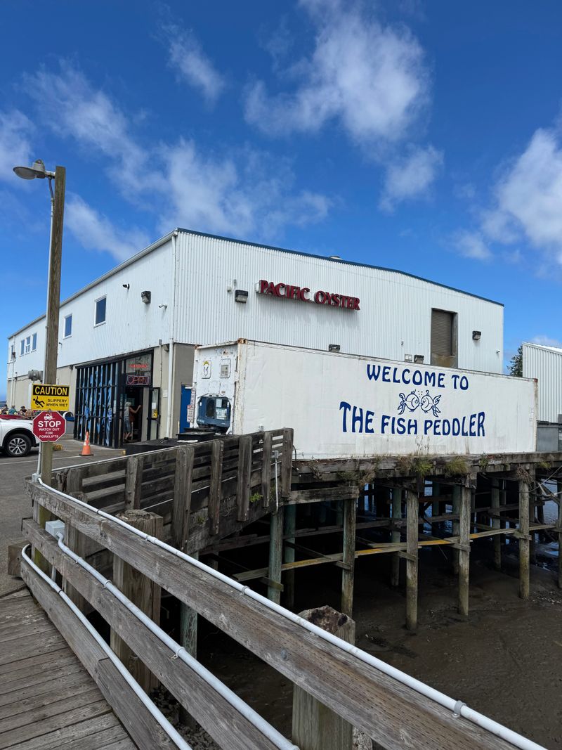 Oregon Dining Spots Turning Fried Fish Into Coastal Comfort - Decor Hint The Fish Peddler At Pacific Oyster
