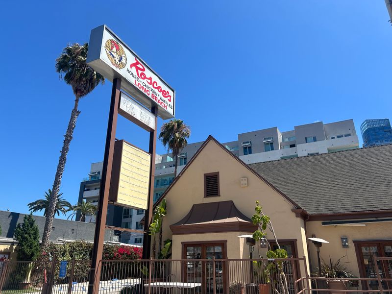 15 California Diners Serving Fried Chicken With That Perfect Homemade Comfort - Decor Hint Roscoe's House of Chicken and Waffles