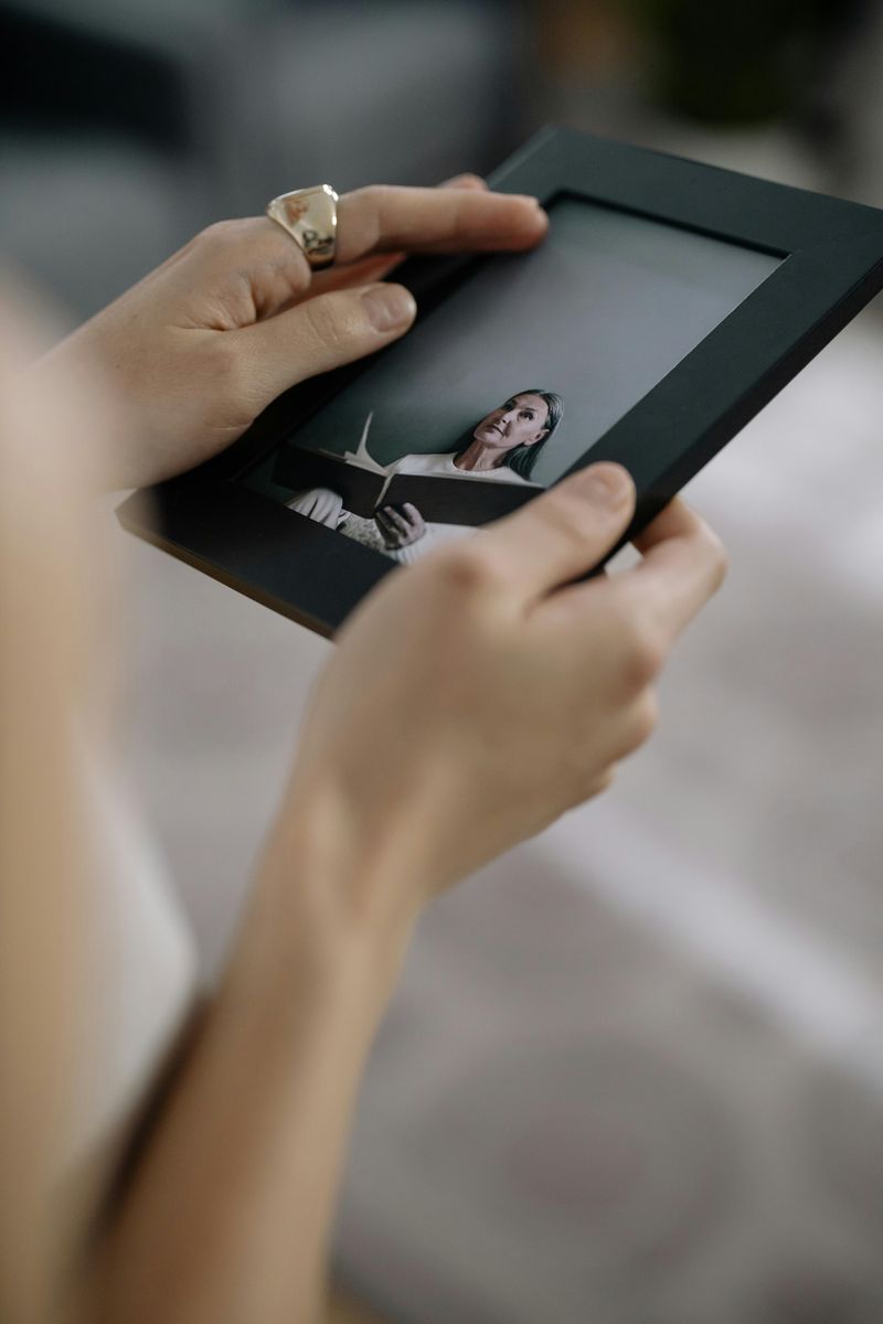 Dining Room Styling Secrets That Never Go Out Of Style In Georgia - Decor Hint Add Personal Family Touches