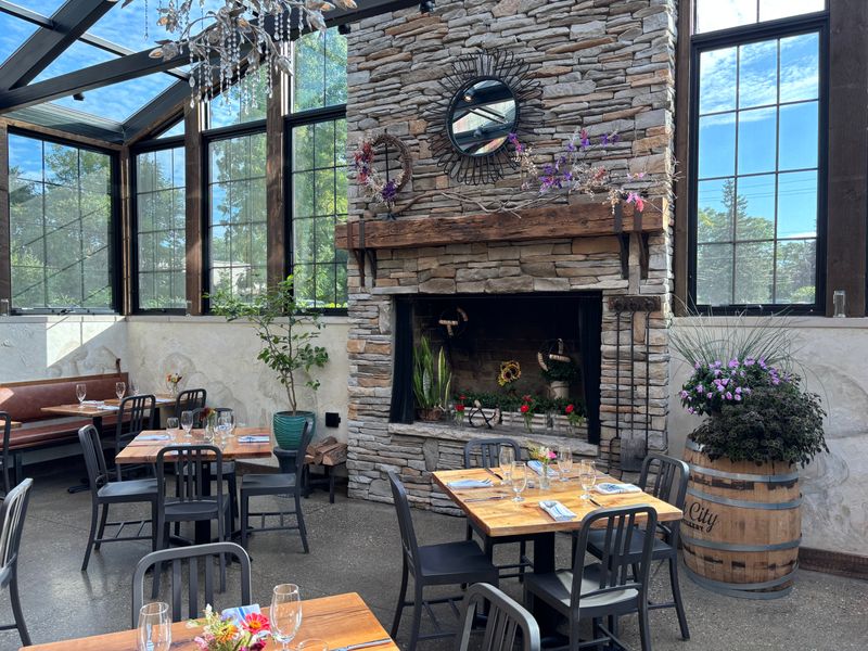 16 Michigan Restaurants People Happily Wait Hours For - And Say It's Worth It - Decor Hint Sylvan Table