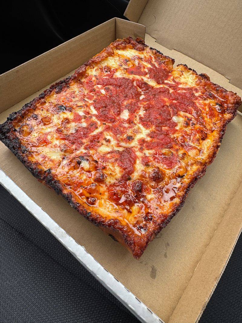 12 Michigan Pizza Joints You Have To Taste To Believe - Decor Hint Loui's Pizza