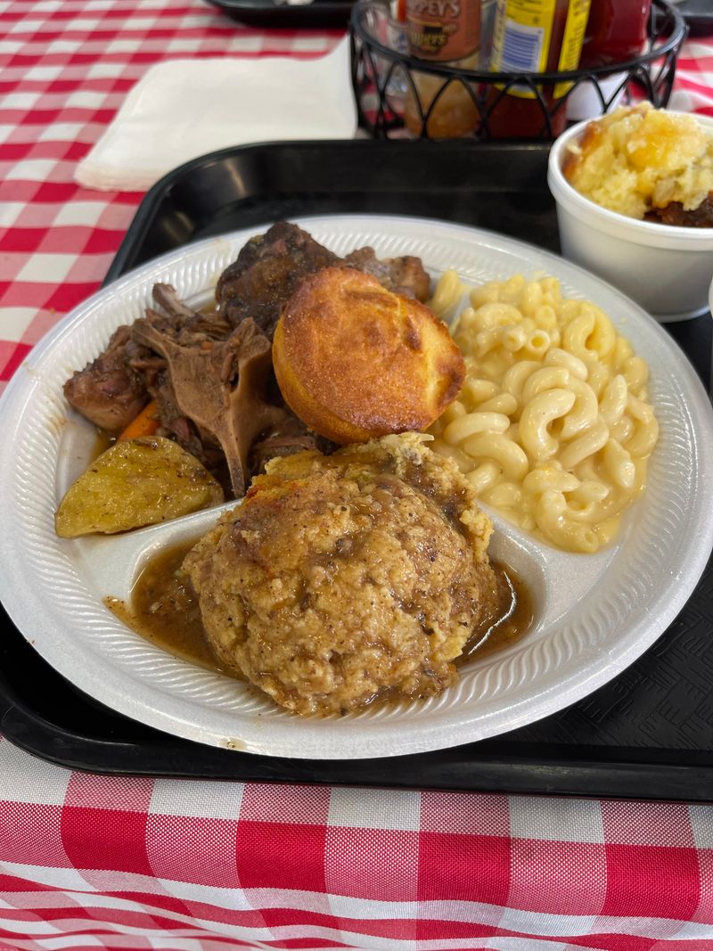 Mississippi Buffets Serving Fried Chicken That Feels Straight Out Of Church Potluck - Decor Hint Ms. Audrey's Southern Kitchen & Catering