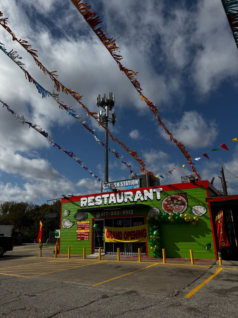 16 Texas Fish Fry Joints That Keep Locals Coming Back Every Friday For Southern Charm - Decor Hint Catfish Station & More – Fort Worth