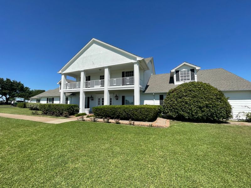 22 Overhyped Texas Attractions That Real Texans Skip Every Time - Decor Hint Southfork Ranch