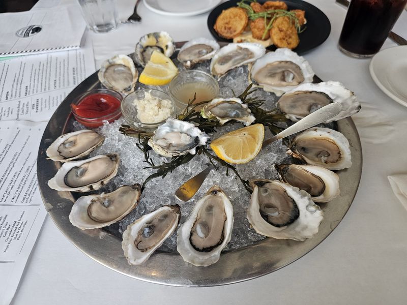 7 Delaware Restaurants Full Of Flavor And Charm And 7 That Hit The Spot - Decor Hint Henlopen City Oyster House