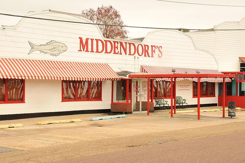 Fish Fry Spots In Louisiana That Locals Practically Treat As Weekend Rituals - Decor Hint Middendorf's