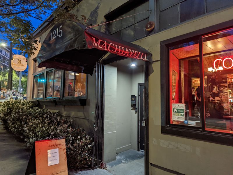 11 Italian Restaurants In Washington That Feel Straight Out Of The Old Country - Decor Hint Ristorante Machiavelli