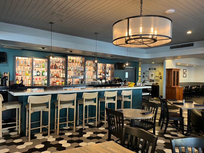 Pasadena's Top Spots For Comfort Food Everyone's Raving About - Decor Hint Green Street Restaurant