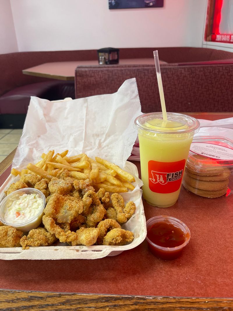 9 Illinois Restaurants That Nail The Perfect Golden Fried Fish - Decor Hint JJ Fish & Chicken