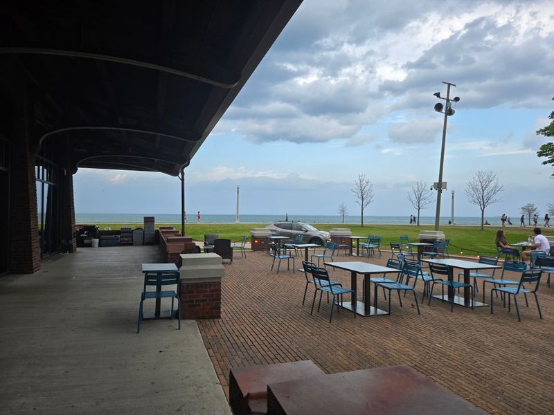 12 Illinois Fish Fries That Keep The Locals Coming Back Each Friday - Decor Hint The Lakefront Restaurant At Theater On The Lake