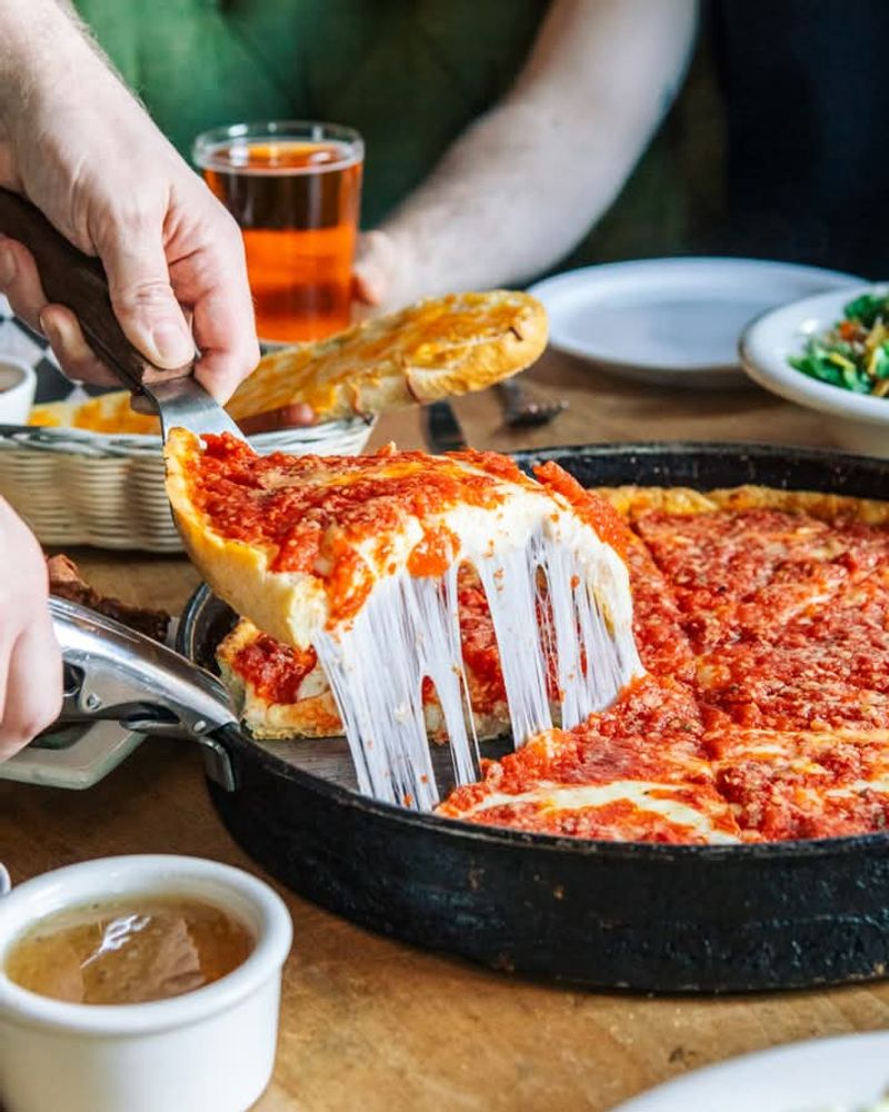 16 Illinois Dining Hotspots Famous For Lines That Never Scare Anyone Away - Decor Hint Lou Malnati's Pizzeria