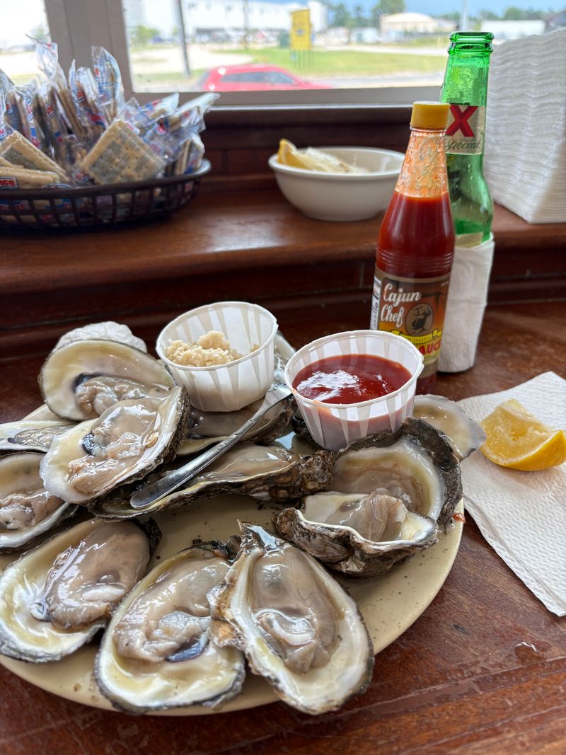 Texas Seafood Joints Locals Choose Every Time Over Upscale Alternatives - Decor Hint Captain Tom’s Seafood & Oyster Bar
