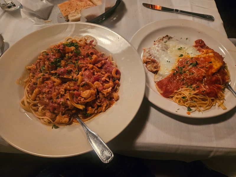 13 Hole-In-The-Wall Italian Restaurants In Tennessee Only Locals Know About - Decor Hint Giuseppe's