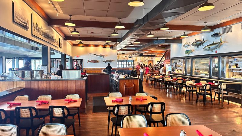 14 Alabama Fried Fish Spots Locals Swear By For True Southern Flavor - Decor Hint Fish Market Restaurant