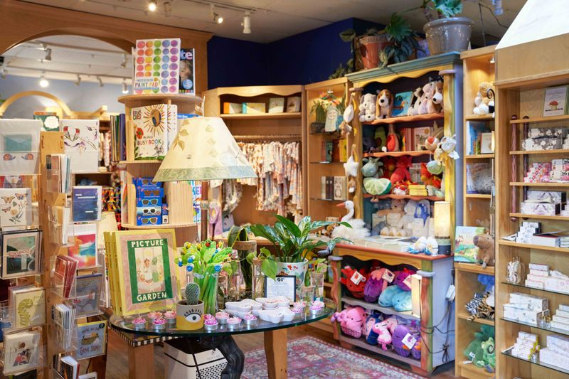 Reasons The Knoxville Holiday Market Should Be On Your Winter Calendar - Decor Hint One-of-a-Kind Gifts Beat Generic Presents