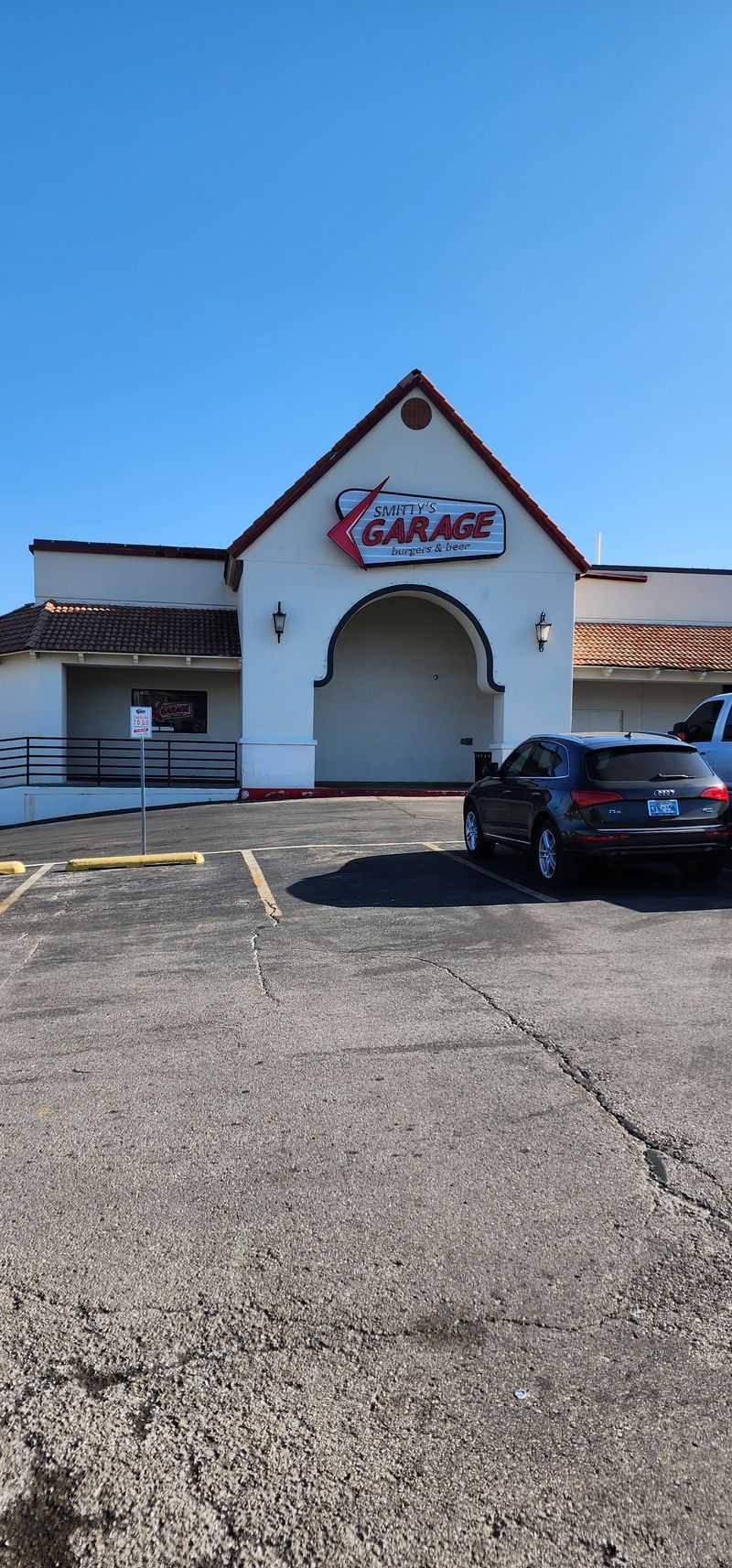 11 Oklahoma Tavern Fish Fries That Feel Like A Small-Town Friday You'll Never Forget - Decor Hint Smitty's Garage Burgers & Beer