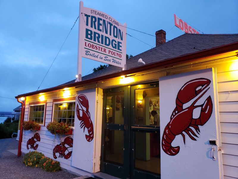 15 Maine Spots Serving Lobster Rolls Packed With Pure Coastal Flavor - Decor Hint Trenton Bridge Lobster Pound