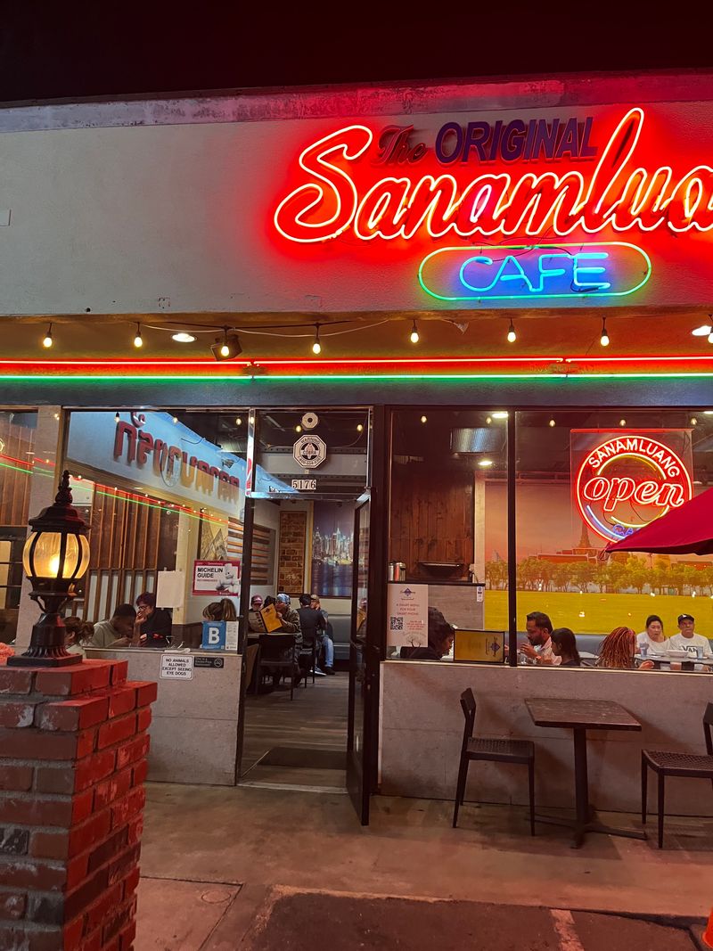 Sanamluang Cafe