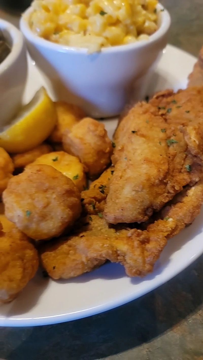 South Carolina Fried Chicken Joints Locals Pack Out Daily - Decor Hint Bucky's Seafood & Deep southern Cooking