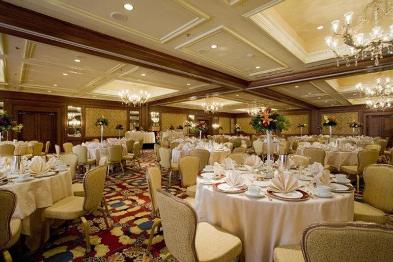 Hathaway's At Little America Hotel 