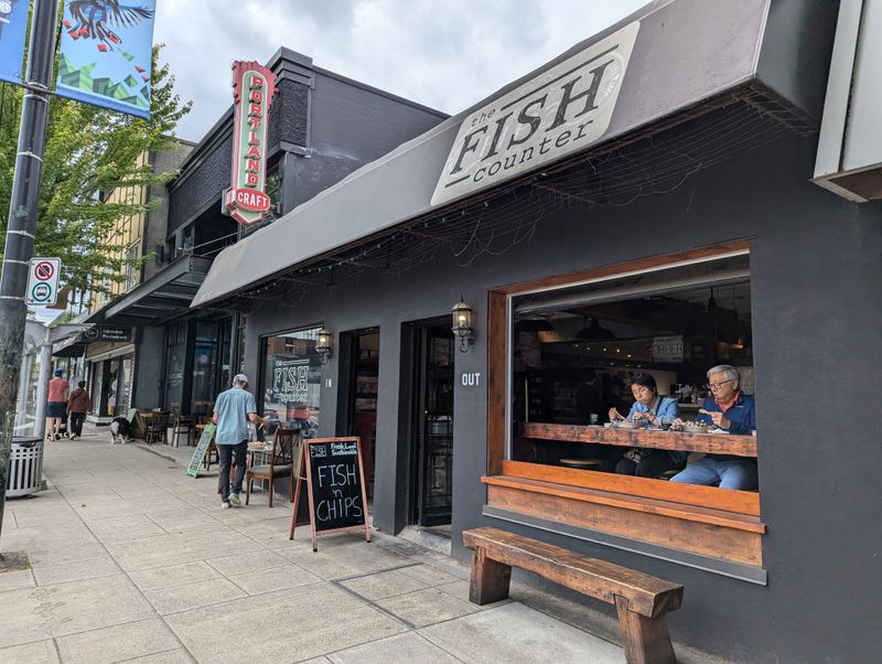 15 Washington Eateries Where The Fried Fish Plate Is The Star Of The Menu - Decor Hint The Fish Counter